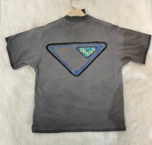 CREW NECK COTTON BLUE TRIANGLE LOGO PATCH T-SHIRT