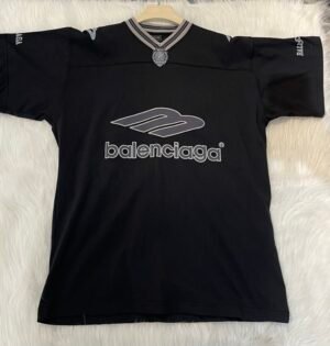 OVERSIZED V-NECK FOOTBALL T-SHIRT